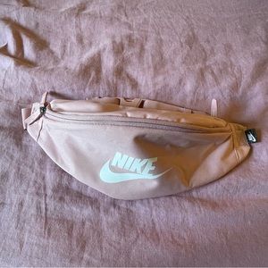 NIKE Heritage Fanny Pack